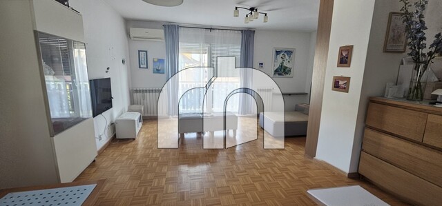 GORNJE VRAPČE, OBITELJSKA KUĆA 398m2 S DVORIŠTEM 421m2- BEZ PROVIZIJE ZA KUPCA