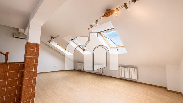 KAMENARKA, JEDNOSOBAN STAN, KOMPLETNO RENOVIRAN, 38 m2 + 12 m2 GALERIJE - BEZ PROVIZIJE ZA KUPCE!